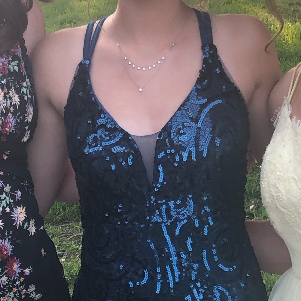 Formal Dress - Picture 3 of 6